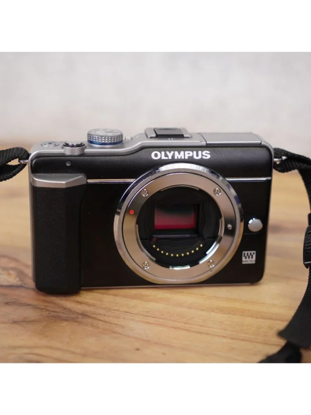 Olympus PEN E-PL1 Digital Camera 14-42mm L ED Lens Kit W/ Chargrer & Box Tested